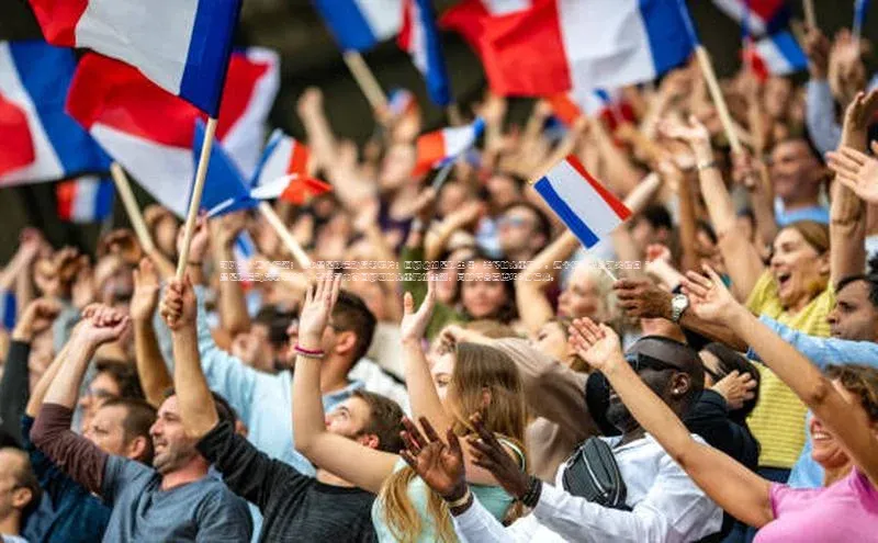 头号玩家唯一官网入口云创智行可以尝试这个标题：《申晨足球运动员老照片：回顾他的足球生涯，美好时光重现》。这个标题结合了关键词“申晨足球运动员老照片”，突出了内容回顾和时光重现的主题，同时符合百度SEO