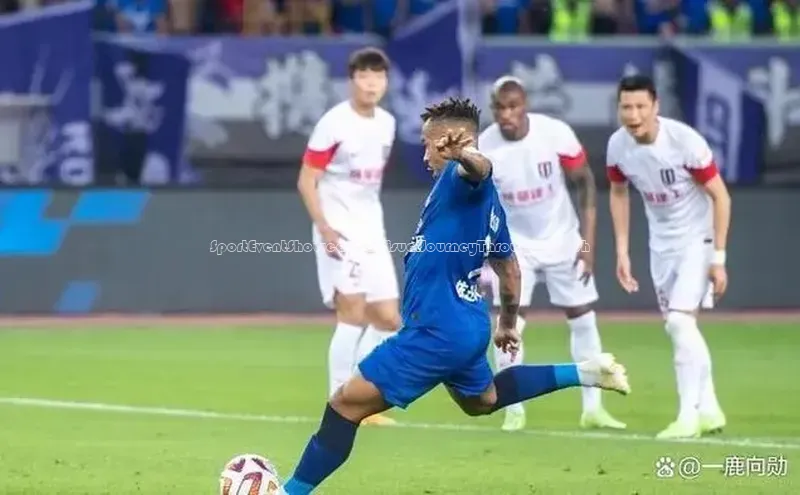 SportEventShowcase:AVisualJourneyThroughEnglish